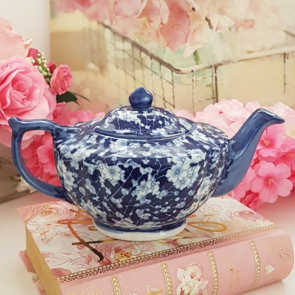 Blue & White Chelsea Art Pottery Chintz Teapot Christmas Gift for Tea Lover - Picture 3 of 11